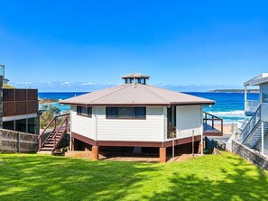 Exterior - Ocean's Kiss at Mollymook (Mollymook Beach)