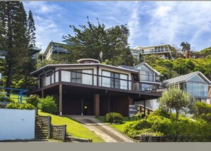 Exterior - Ocean's Kiss at Mollymook (Mollymook Beach)