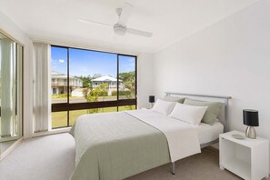 4 bedrooms, iron/ironing board - Reflections at Lake Conjola (Lake Conjola)