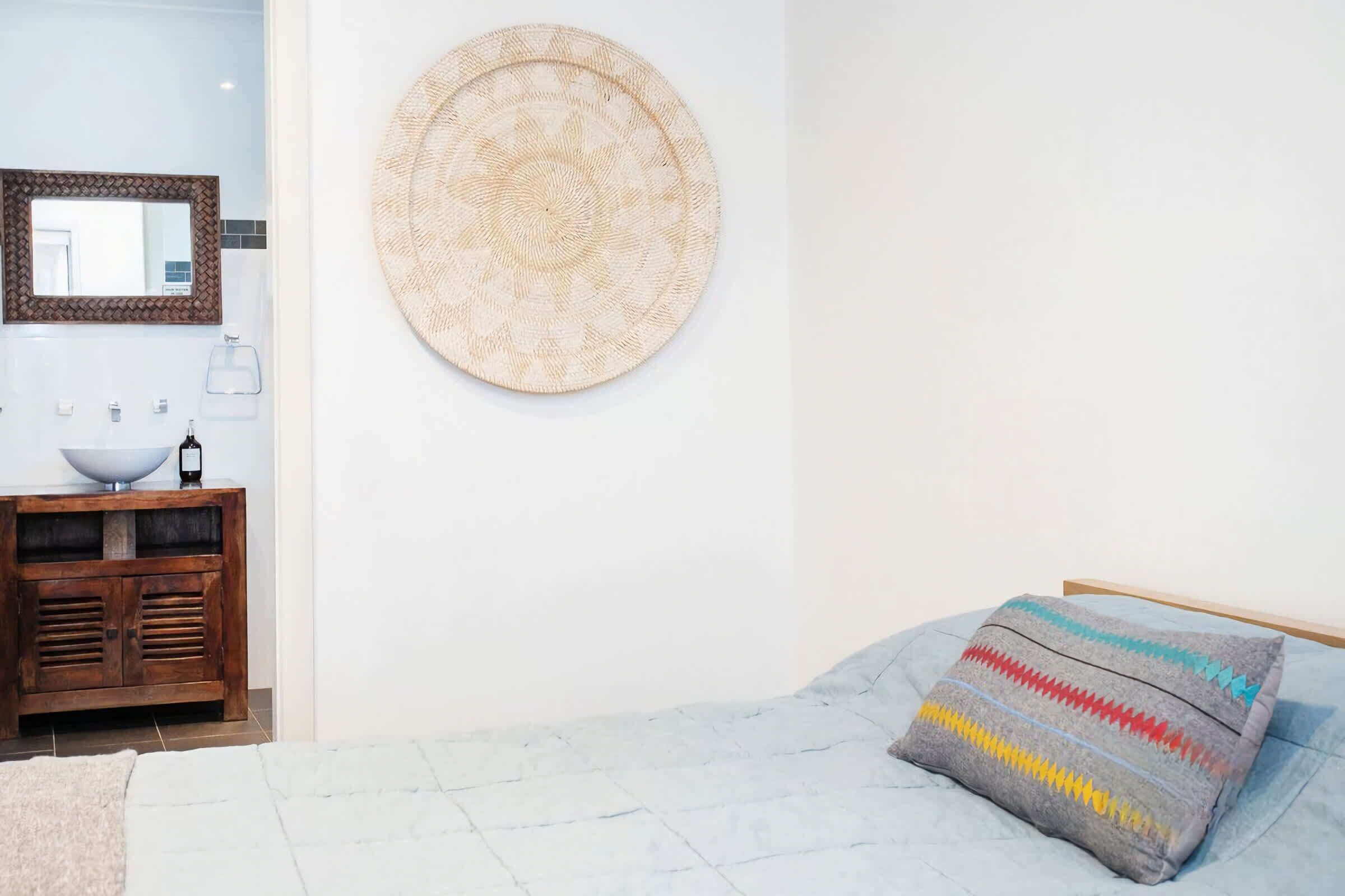 3 bedrooms, iron/ironing board, bed sheets