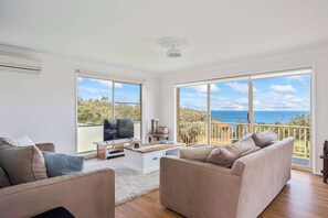 TV - Rennies Beach Escape "Carinya" (Ulladulla)