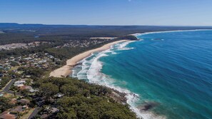 Beach nearby - Narrawallee Beach House (Narrawallee)