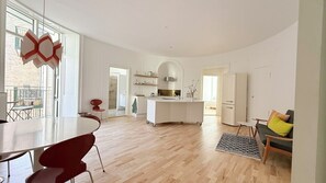Living area - City Apartment in Copenhagen with 3 bedrooms sleeps 6 (Copenhagen)