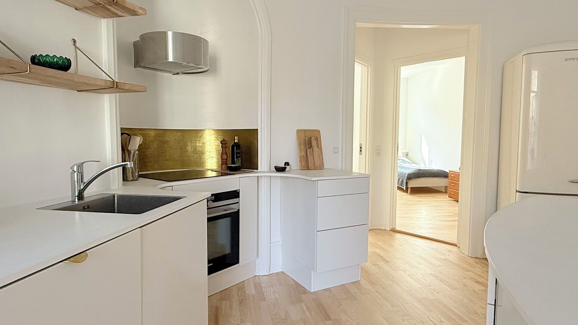 Fridge, oven, stovetop, dishwasher