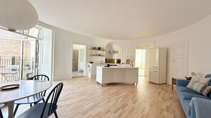 Living area - City Apartment in Copenhagen with 3 bedrooms sleeps 4 (Copenhagen)