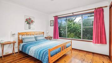 4 bedrooms, iron/ironing board