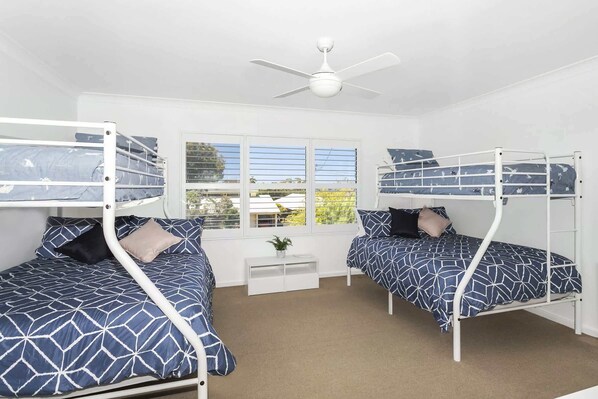 4 bedrooms, iron/ironing board, WiFi - Vue Sur La Mer Ocean Views (Mollymook)
