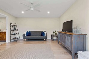 Fernseher, Kamin