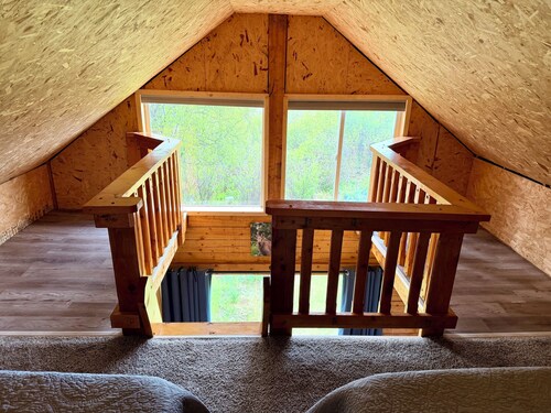 Fireweed Cabin on the Cook Inlet, Basecamp for all your Alaskan adventures!