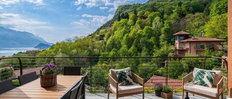 Familienapartment, 3 Schlafzimmer, 2 Bäder, Bergseite (Magical Menaggio Vista) | Speisen im Freien