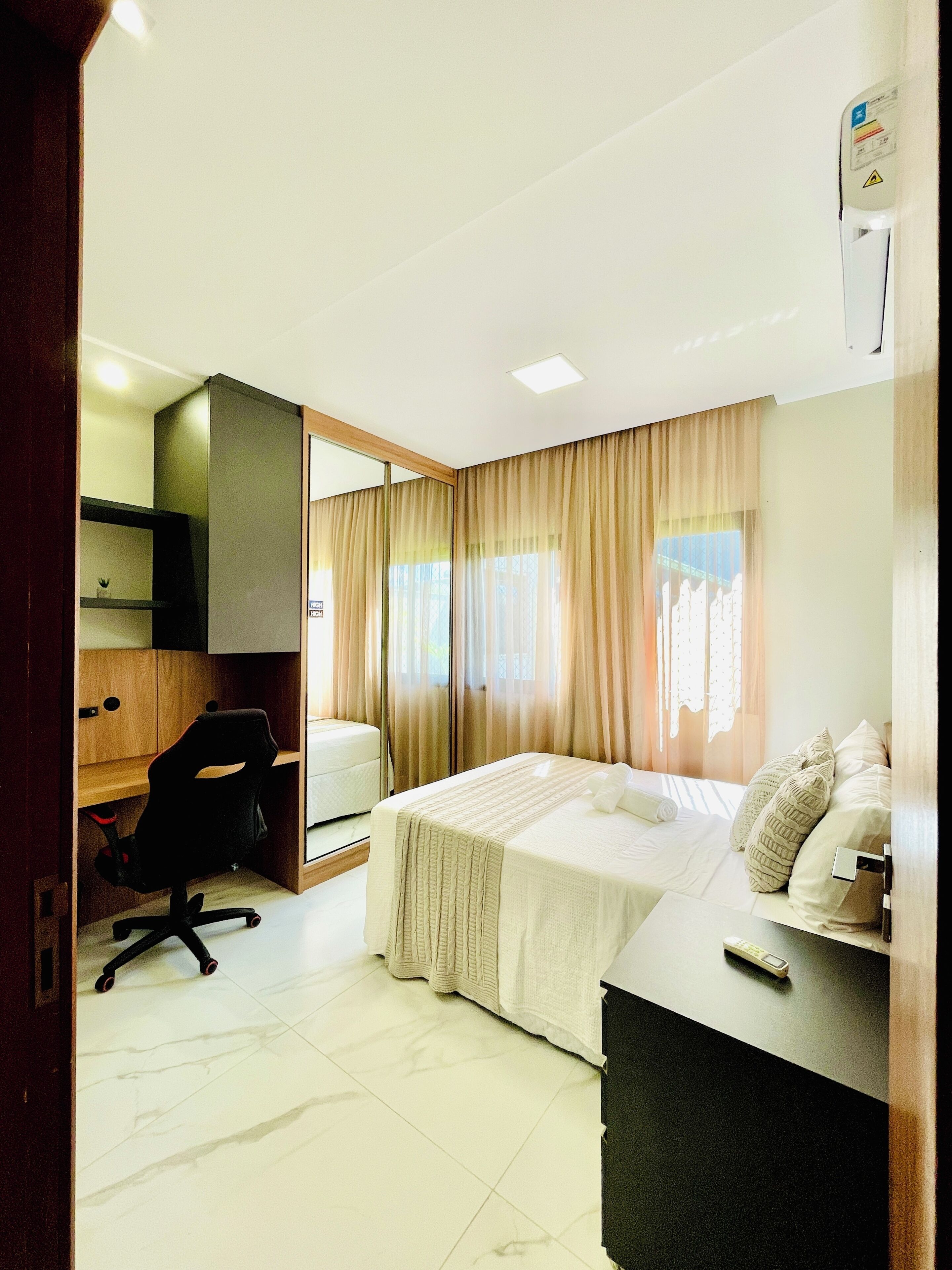 3 bedrooms, iron/ironing board, free WiFi, bed sheets