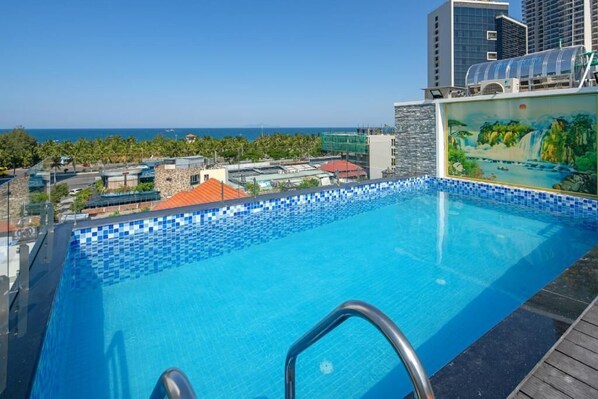 Outdoor pool - Seven Sea Villa Hotel & Apartment (Da Nang)