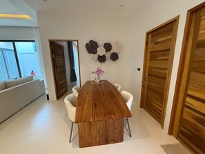 Dining - Cozy 2-bedroom house in maenam Soi 1 (Maenam)