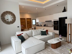 Living area - Cozy 2-bedroom house in maenam Soi 1 (Maenam)