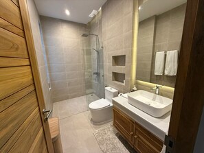 Bathroom - Cozy 2-bedroom house in maenam Soi 1 (Maenam)