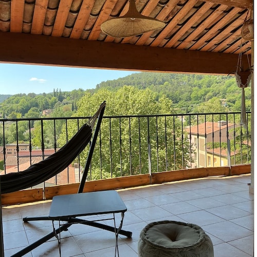 Charming apartment - View of the hills - 30min Lac de Ste Croix - Pets allowed