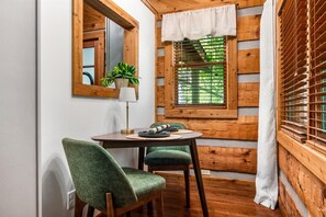 Dining - Private Couples Spa Retreat! Hot Tub, Sauna, Jacuzzi, 5 Min to Pigeon Forge (Sevierville)
