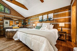 1 bedroom, iron/ironing board, WiFi, bed sheets - Private Couples Spa Retreat! Hot Tub, Sauna, Jacuzzi, 5 Min to Pigeon Forge (Sevierville)