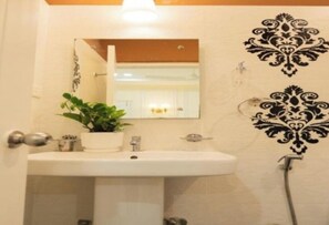 Værelse med 2 enkeltsenge | Badeværelse