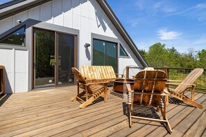 Apartment | Internet - Scenic 4BR w Deck Farm Views Free Tix (Fairview)
