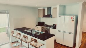 Private kitchen - Beyond Oasis - Gaming Room, BBQ, Outdoor Firepit (cowes)