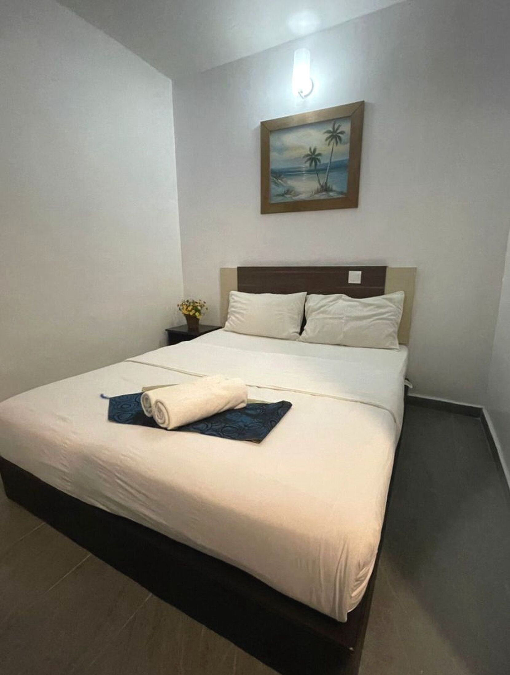 Habitación estándar doble | Espacio para trabajar con un portátil, wifi gratis, ropa de cama