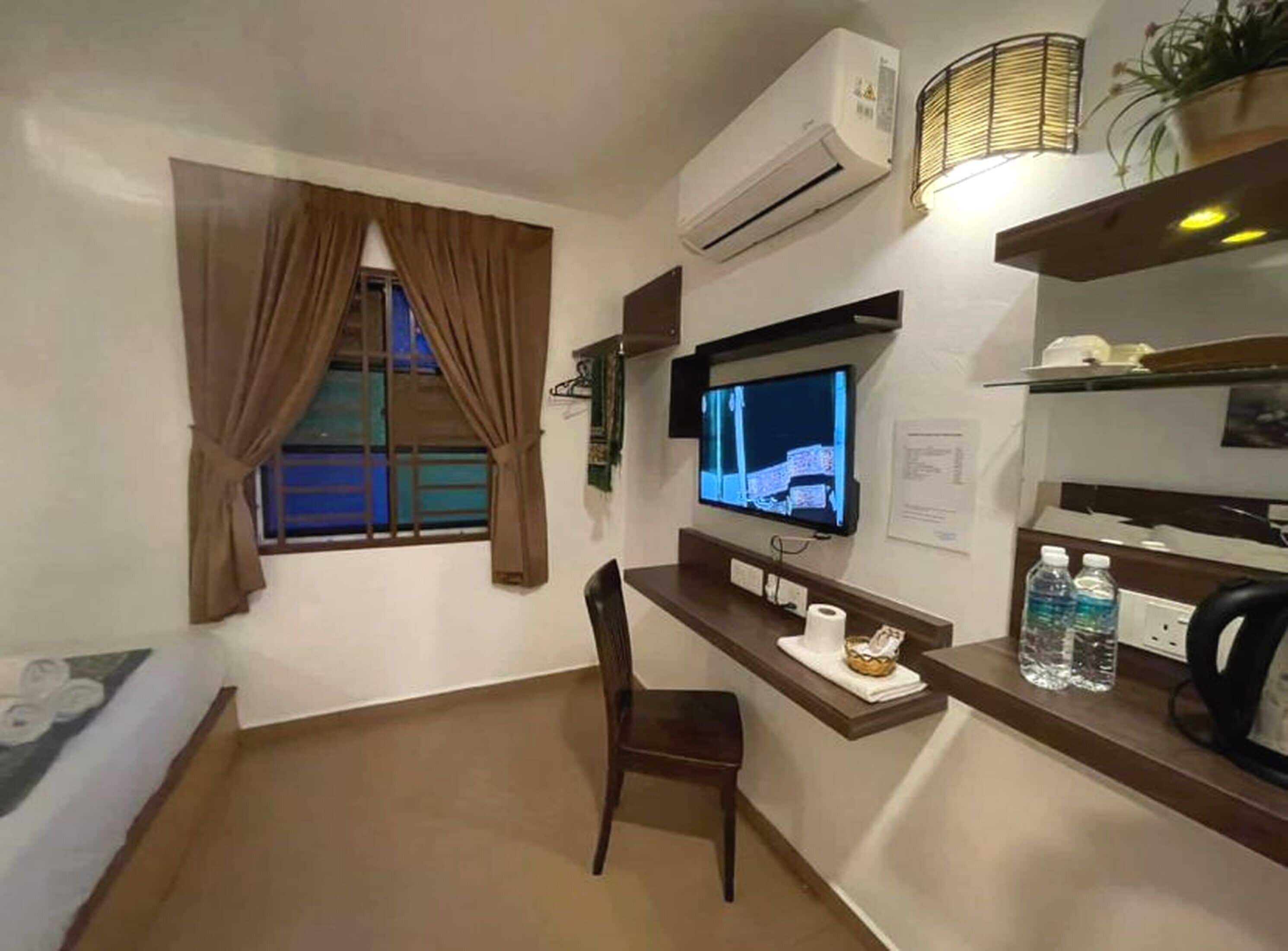 Laptop workspace, free WiFi, bed sheets