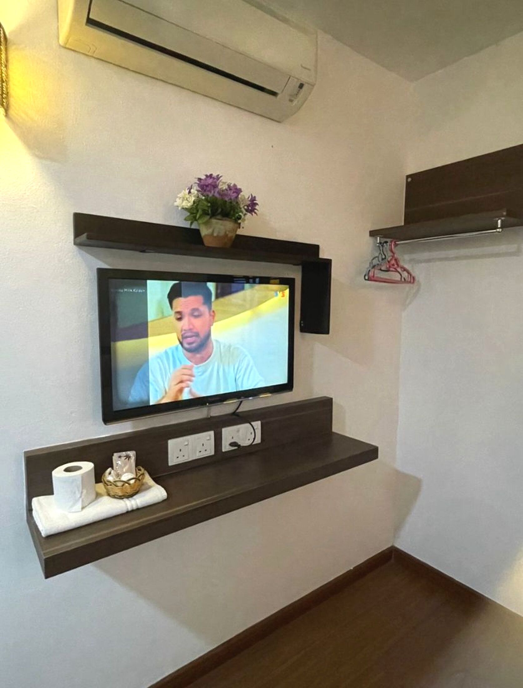 Deluxe Twin Room | Laptop workspace, free WiFi, bed sheets