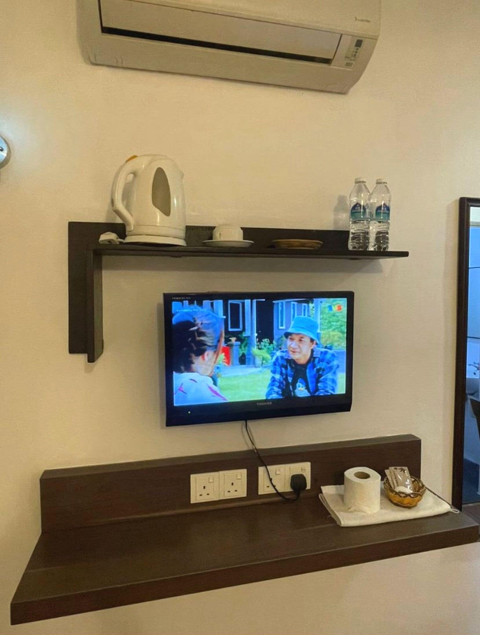 Deluxe Single Room | Laptop workspace, free WiFi, bed sheets