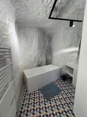 Bathroom - Vrbo Property (Marçay)