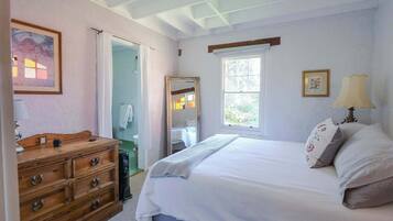 5 bedrooms, iron/ironing board, WiFi, bed sheets