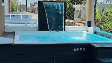 Bain à remous extérieur