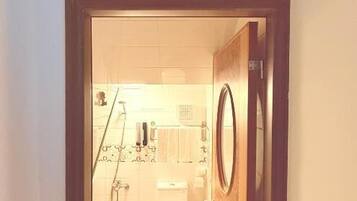 Family Room, Multiple Beds | Bathroom