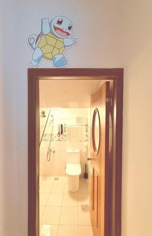 Habitación familiar, varias camas | Baño