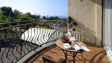 Comfort Double Room, Balcony, Sea View | Outdoor dining