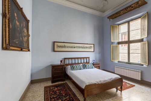 Dimora Castracane - House in historic building from 1400 with cloister, balcony and private parking space