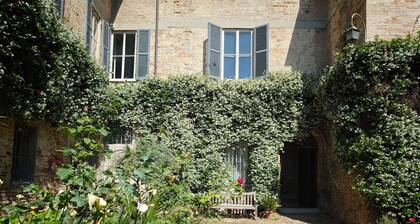 Dimora Castracane - House in historic building from 1400 with cloister, balcony and private parking space
