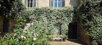 Dimora Castracane - House in historic building from 1400 with cloister, balcony and private parking space