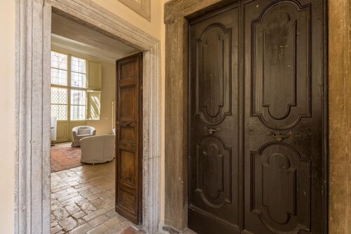 Dimora Castracane - House in historic building from 1400 with cloister, balcony and private parking space