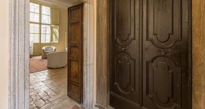 Dimora Castracane - House in historic building from 1400 with cloister, balcony and private parking space