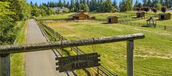 Private Luxury 6-Acres Estate/Pool Court & Goats