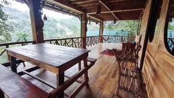 Junior Apartment, Hill View, Mountainside | Outdoor dining