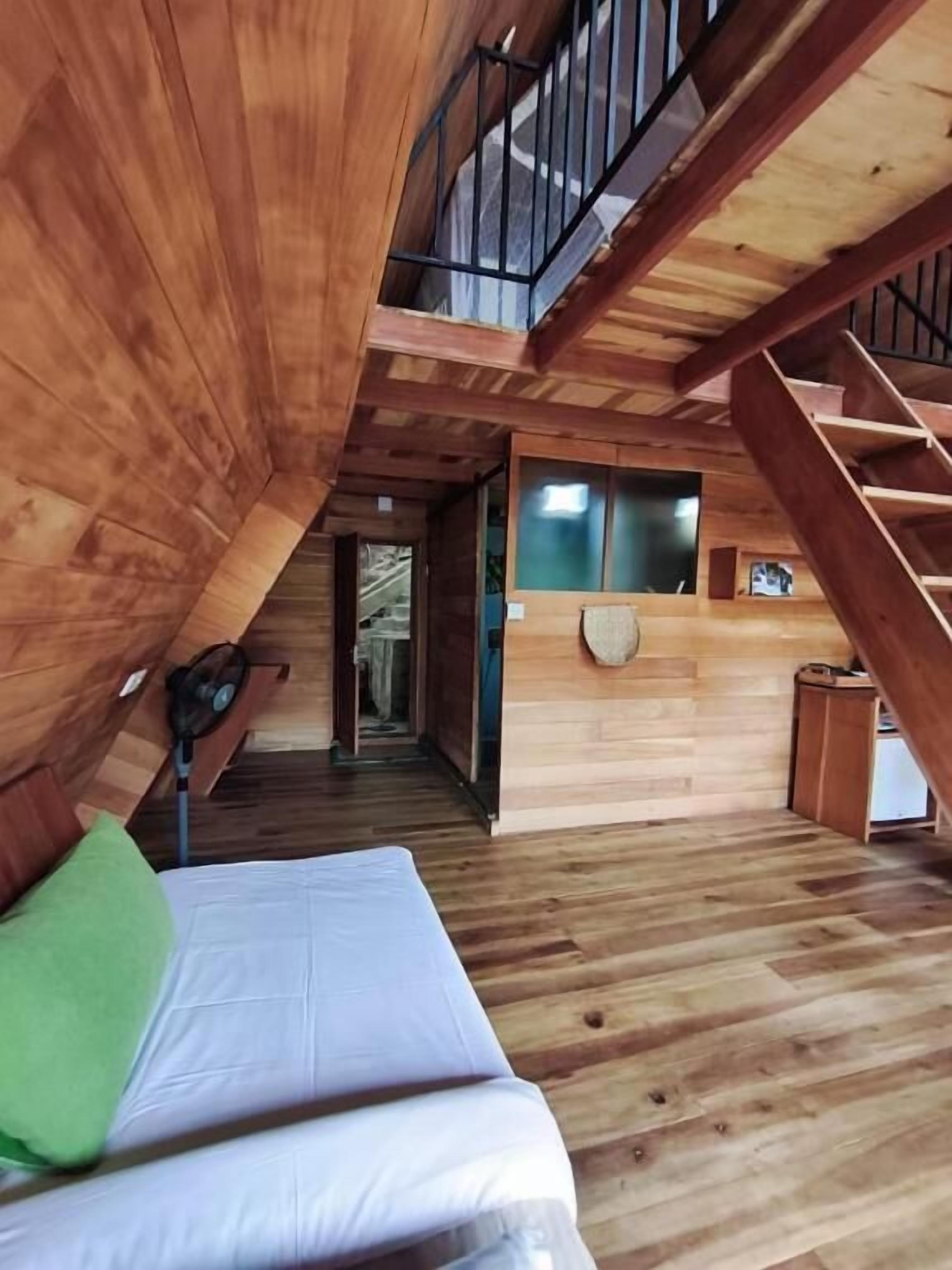 Superior chalet, balkon, uitzicht op heuvels