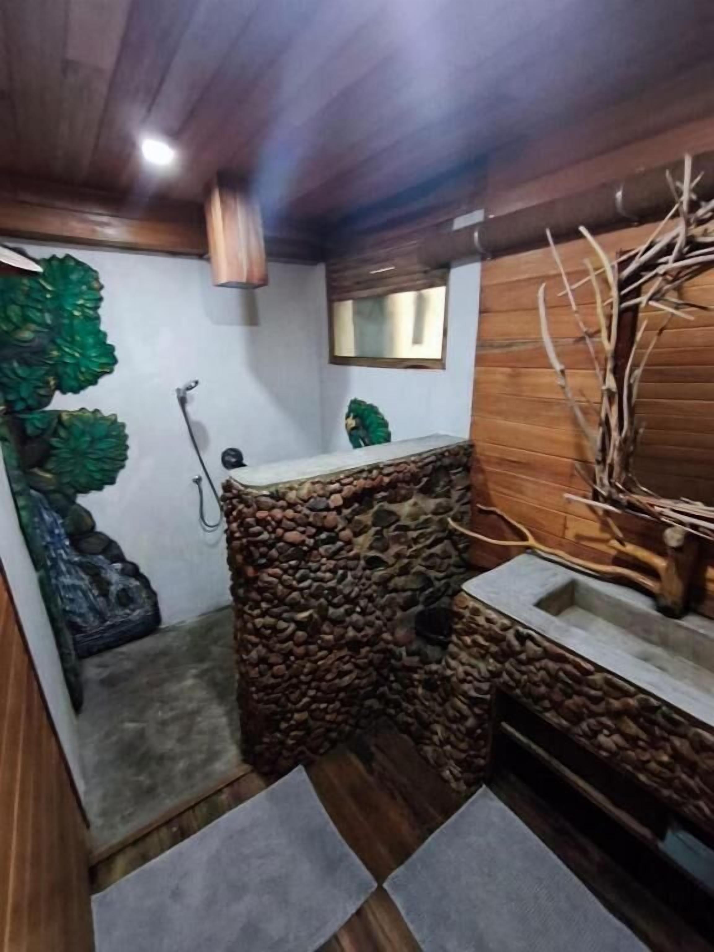 Junior appartement, uitzicht op heuvels, uitzicht op gebergte | Badkamer