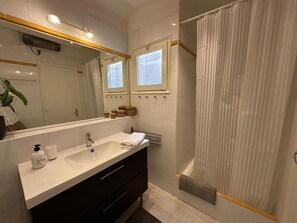 Bathroom - Condo in Roses · ★4.68 (Roses)