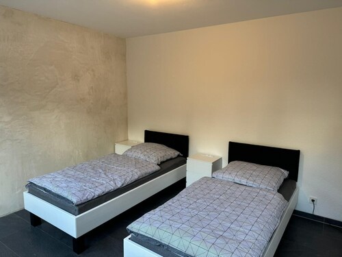 Modernes Apartment mit 4 Schlafplätzen, Parkplatz, WLAN & Balkon