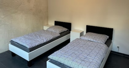 Modernes Apartment mit 4 Schlafplätzen, Parkplatz, WLAN & Balkon