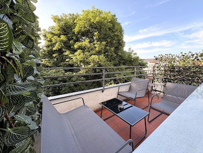 Modern apartment with 4 beds, parking, WiFi & balcony