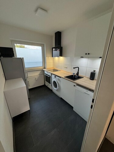 Modernes Apartment mit 4 Schlafplätzen, Parkplatz, WLAN & Balkon
