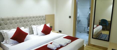 Iron/ironing board, Internet, bed sheets